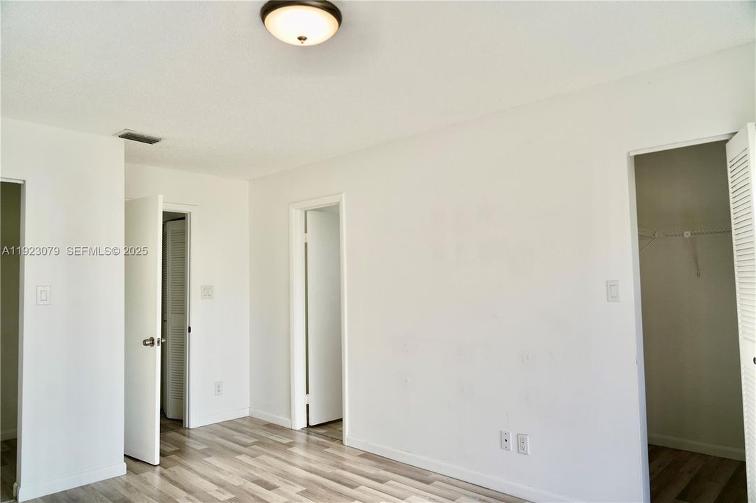 For Sale: $599,000 (3 beds, 2 baths, 1386 Square Feet)