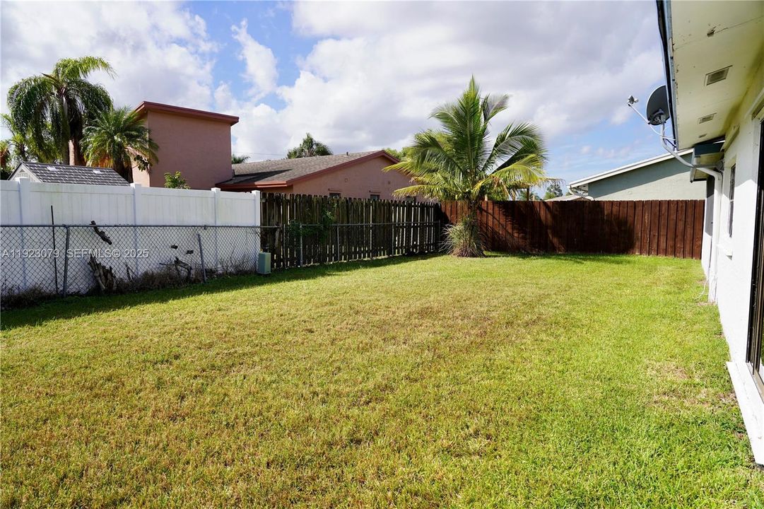 For Sale: $599,000 (3 beds, 2 baths, 1386 Square Feet)