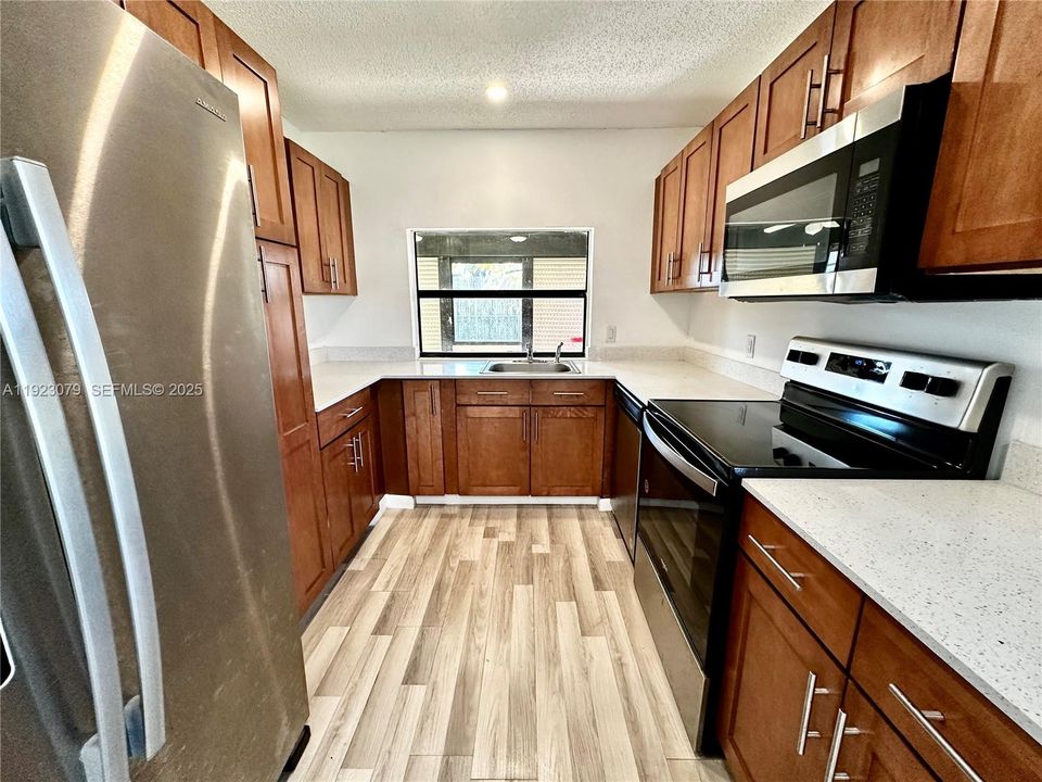 For Sale: $599,000 (3 beds, 2 baths, 1386 Square Feet)