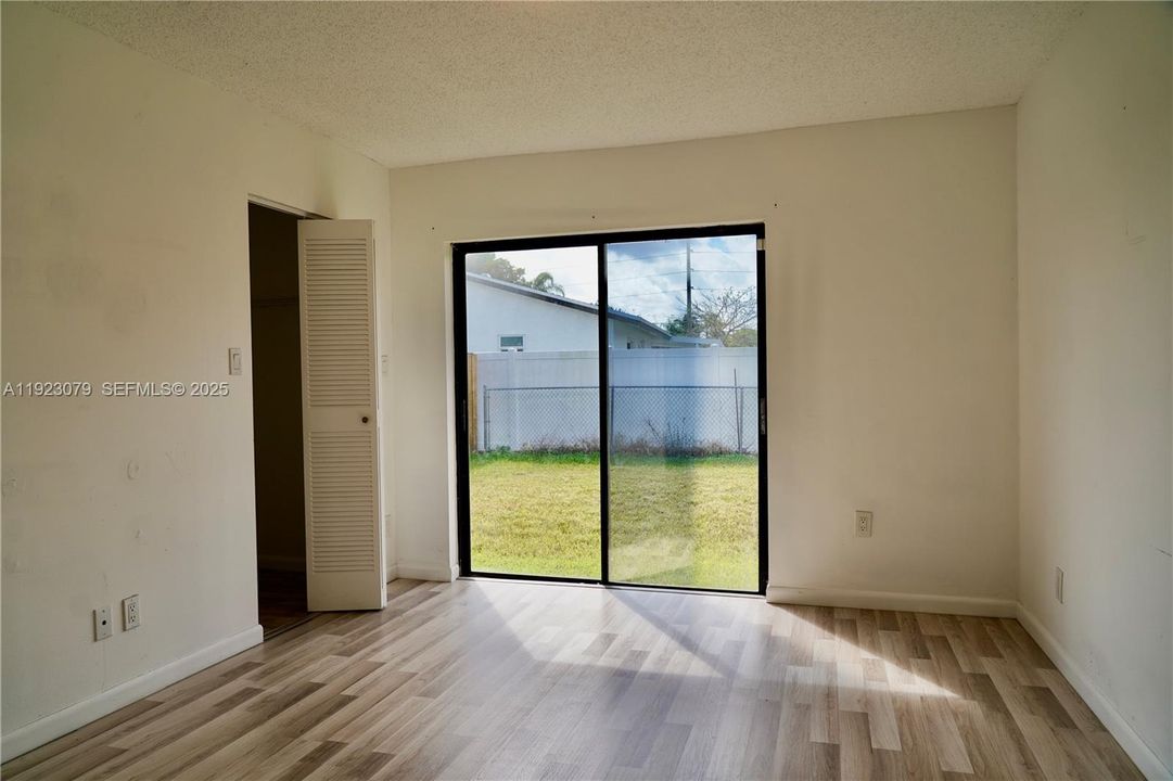 For Sale: $599,000 (3 beds, 2 baths, 1386 Square Feet)