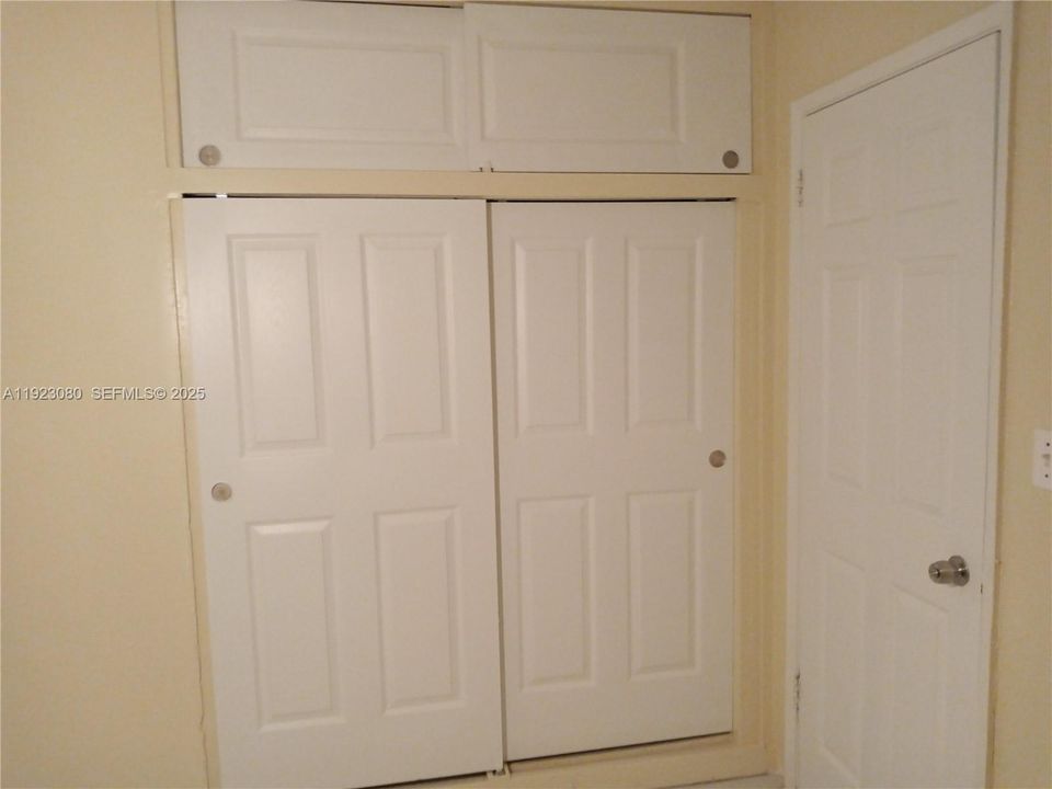 For Rent: $1,850 (1 beds, 1 baths, 2612 Square Feet)