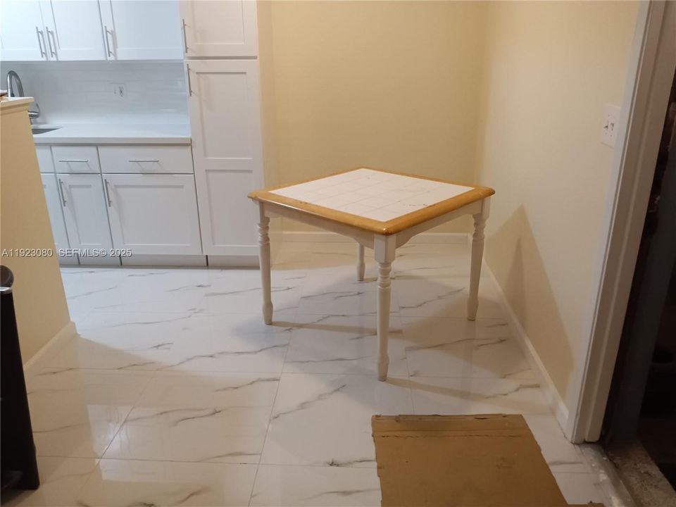 For Rent: $1,850 (1 beds, 1 baths, 2612 Square Feet)