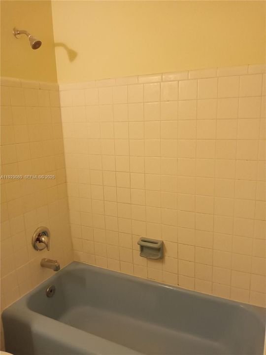 For Rent: $1,850 (1 beds, 1 baths, 2612 Square Feet)