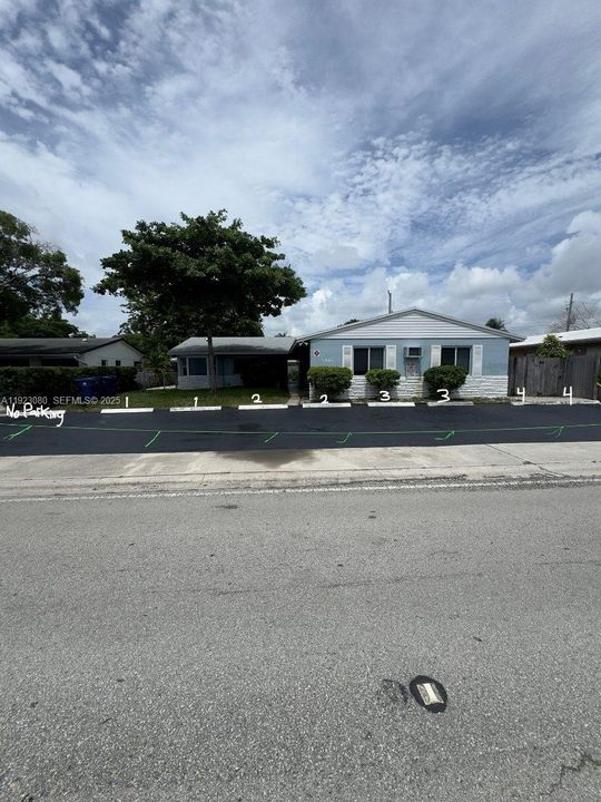 For Rent: $1,850 (1 beds, 1 baths, 2612 Square Feet)