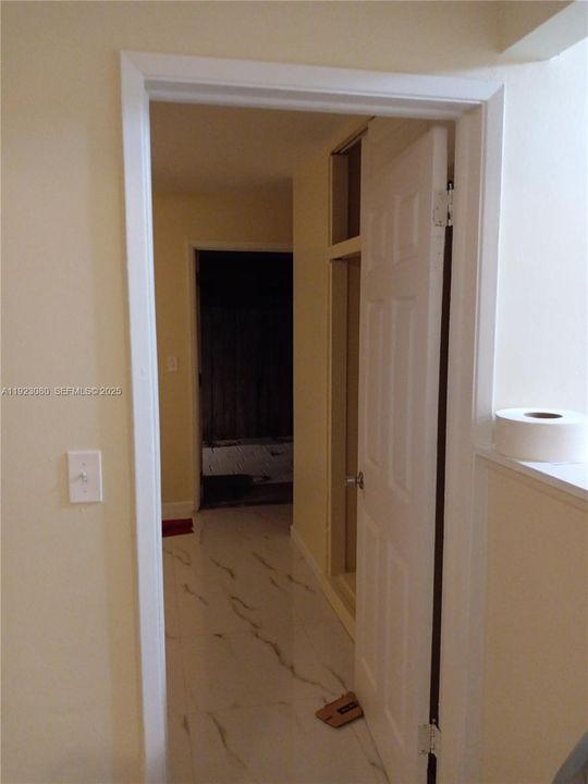 For Rent: $1,850 (1 beds, 1 baths, 2612 Square Feet)