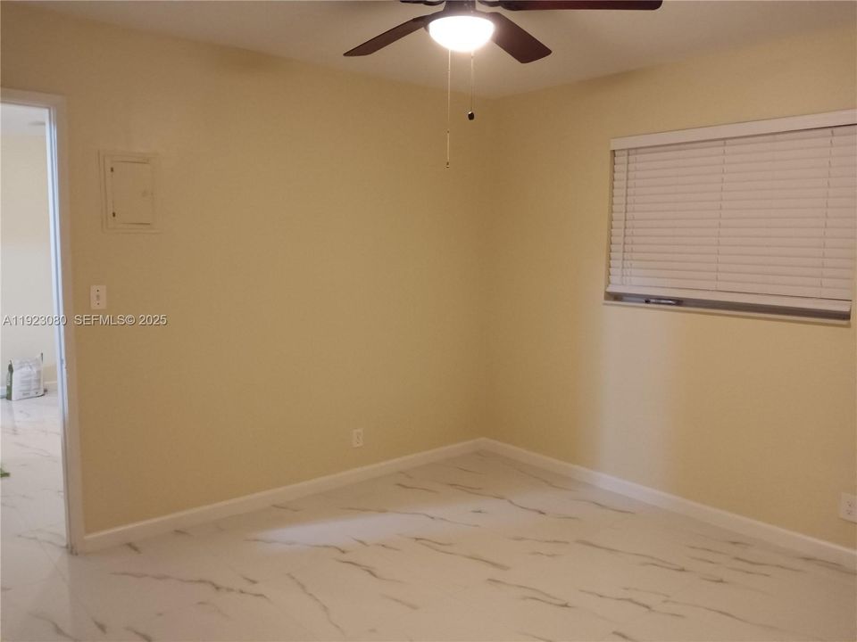 For Rent: $1,850 (1 beds, 1 baths, 2612 Square Feet)