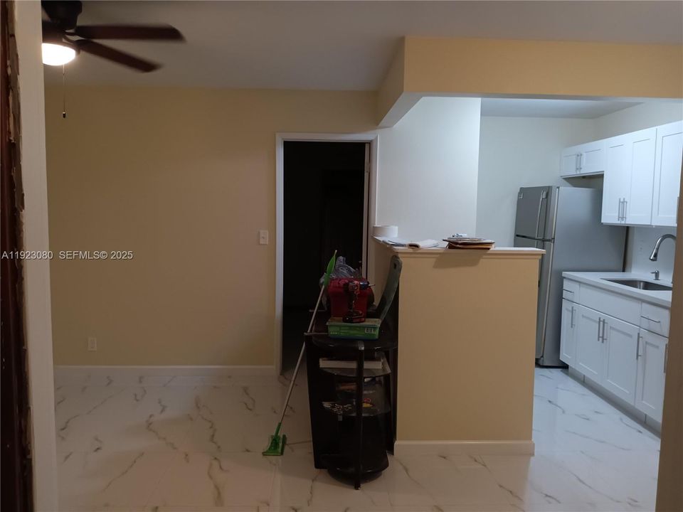 For Rent: $1,850 (1 beds, 1 baths, 2612 Square Feet)