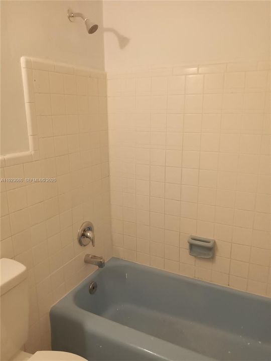 For Rent: $1,850 (1 beds, 1 baths, 2612 Square Feet)