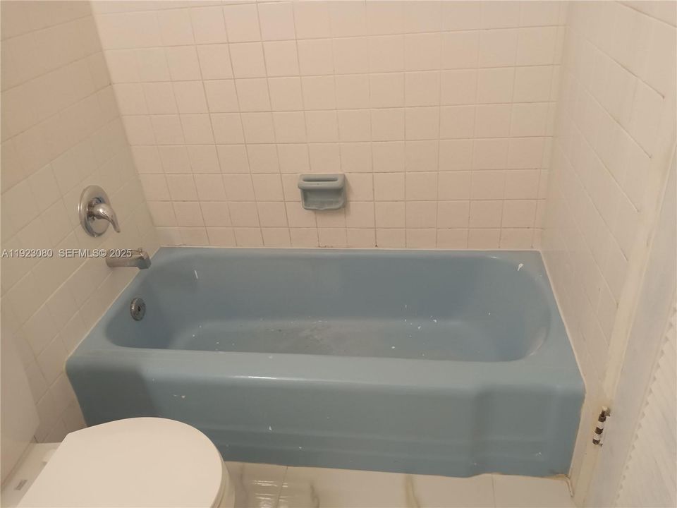 For Rent: $1,850 (1 beds, 1 baths, 2612 Square Feet)