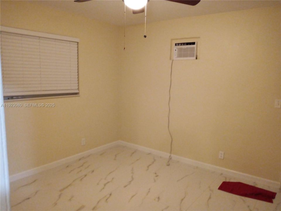 For Rent: $1,850 (1 beds, 1 baths, 2612 Square Feet)