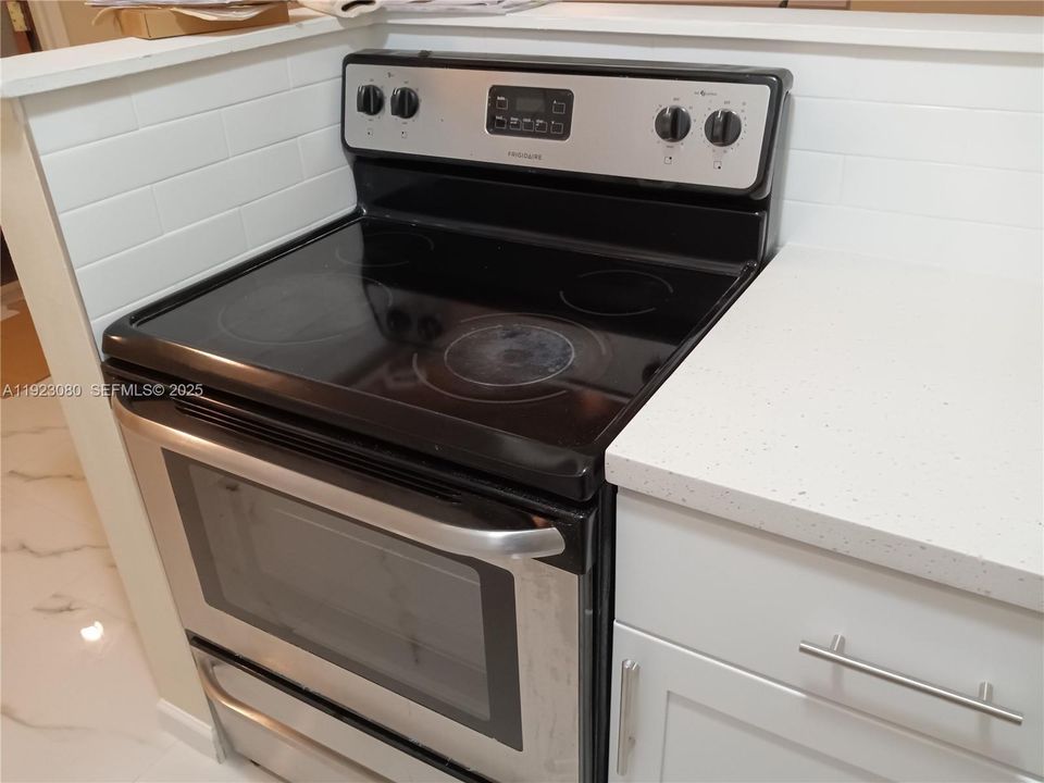 For Rent: $1,850 (1 beds, 1 baths, 2612 Square Feet)