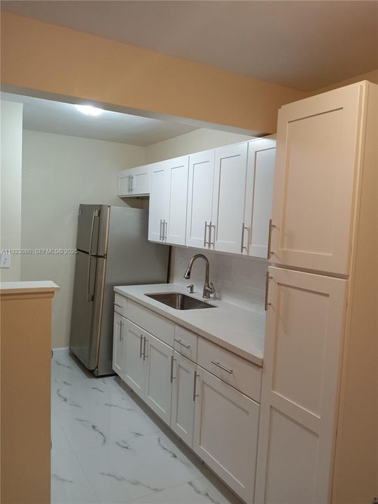 For Rent: $1,850 (1 beds, 1 baths, 2612 Square Feet)
