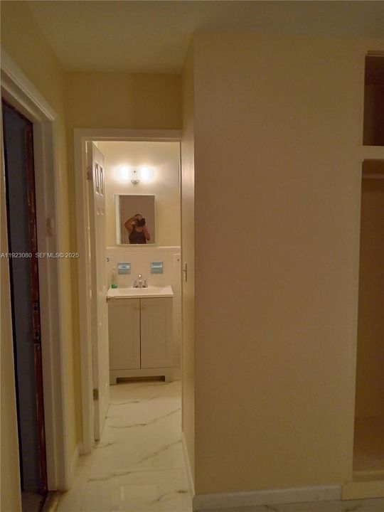 For Rent: $1,850 (1 beds, 1 baths, 2612 Square Feet)