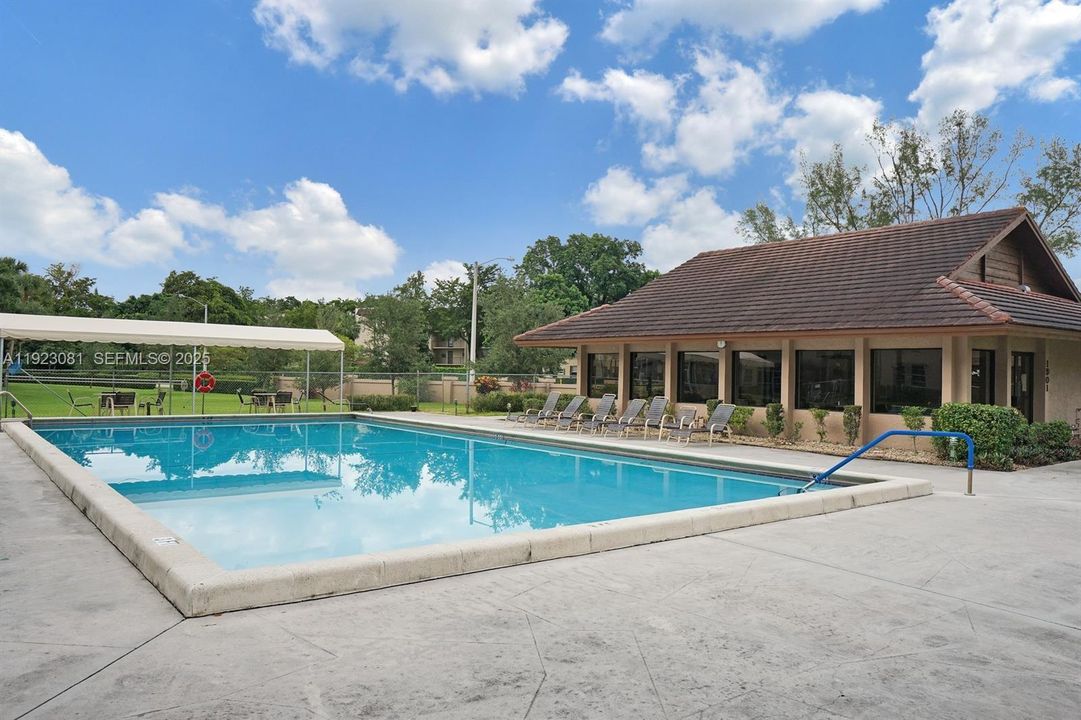 出租: $2,600 (3 贝兹, 2 浴室, 1155 平方英尺)