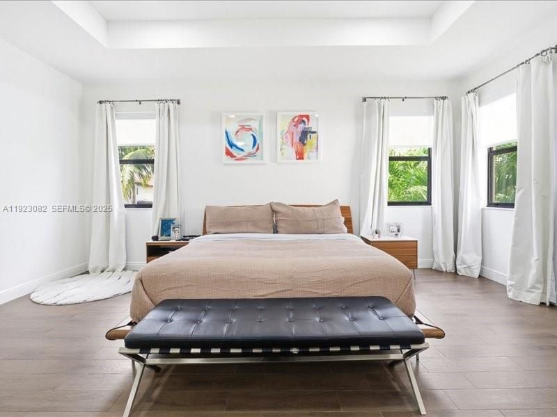 For Sale: $1,320,000 (5 beds, 5 baths, 4159 Square Feet)