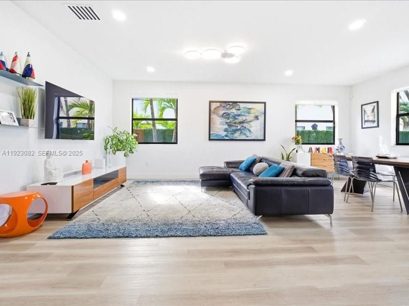 For Sale: $1,320,000 (5 beds, 5 baths, 4159 Square Feet)