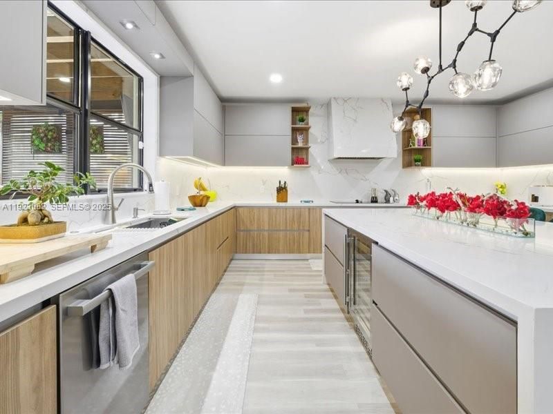 For Sale: $1,320,000 (5 beds, 5 baths, 4159 Square Feet)