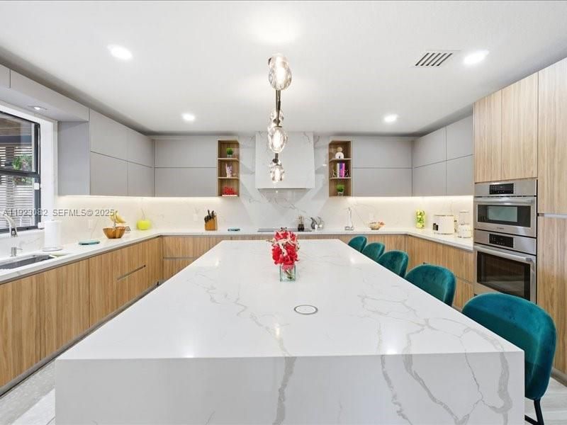 For Sale: $1,320,000 (5 beds, 5 baths, 4159 Square Feet)