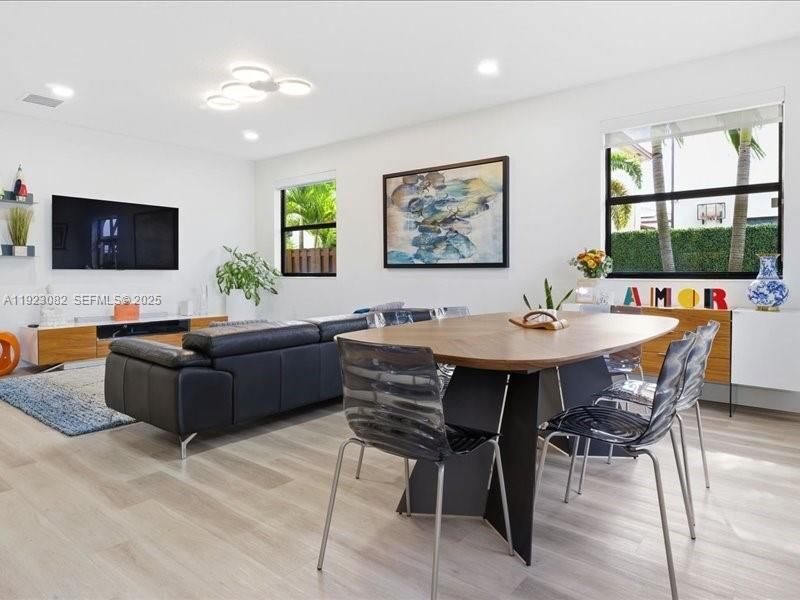 For Sale: $1,320,000 (5 beds, 5 baths, 4159 Square Feet)