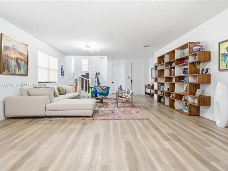 For Sale: $1,320,000 (5 beds, 5 baths, 4159 Square Feet)