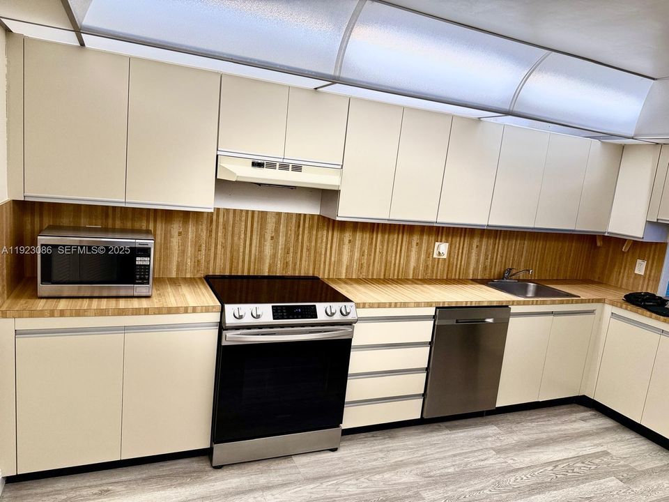 待售: $405,000 (2 贝兹, 2 浴室, 1580 平方英尺)