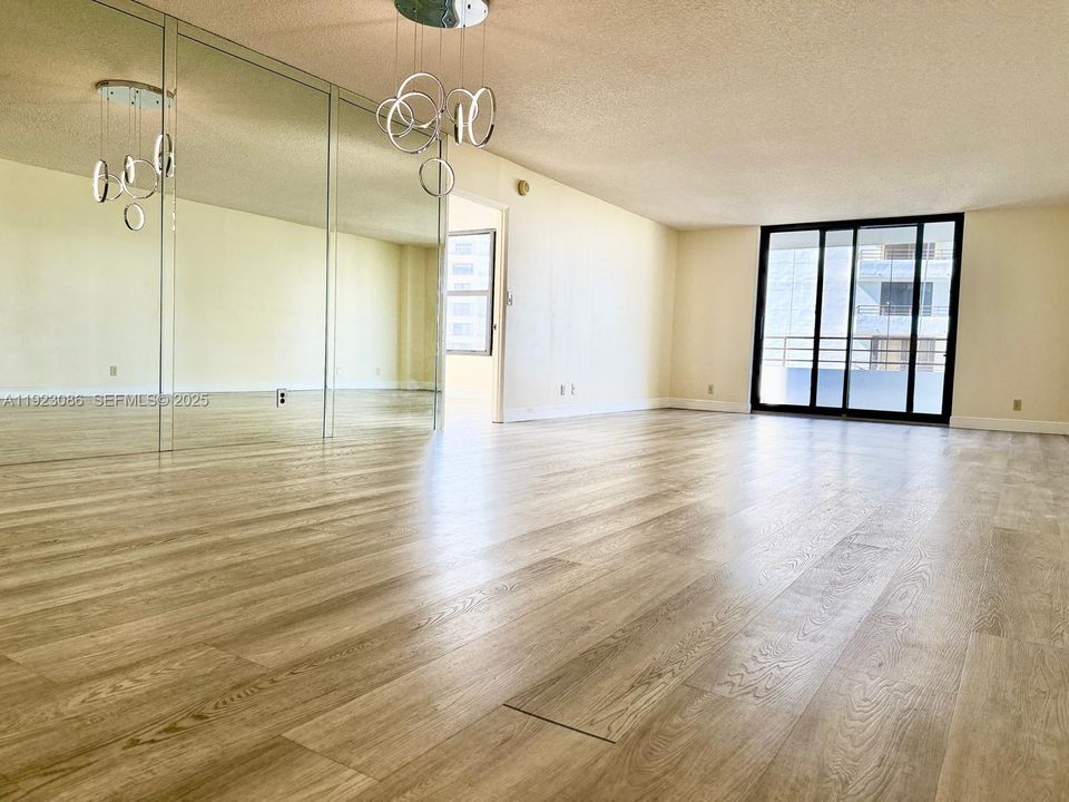 待售: $405,000 (2 贝兹, 2 浴室, 1580 平方英尺)