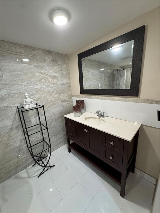 For Sale: $739,000 (5 beds, 6 baths, 2146 Square Feet)