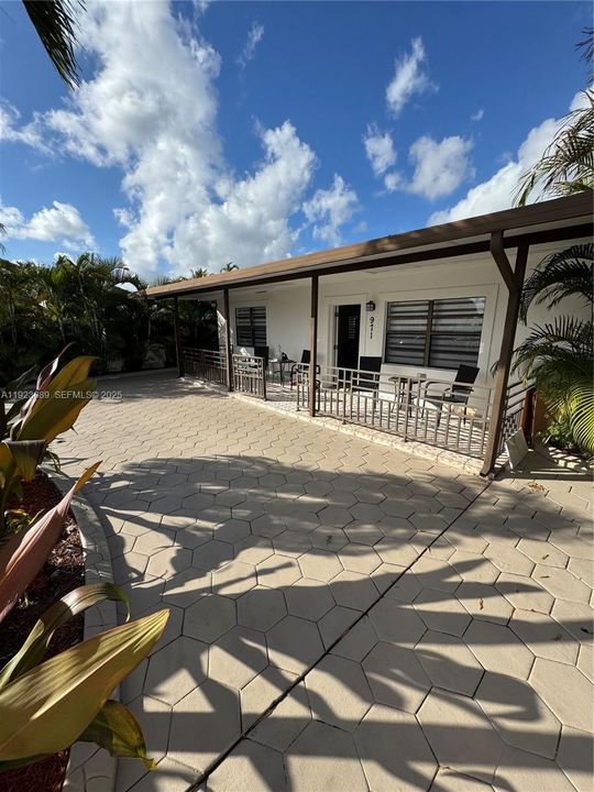 For Sale: $739,000 (5 beds, 6 baths, 2146 Square Feet)