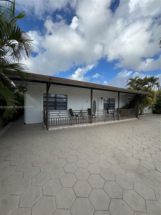 For Sale: $739,000 (5 beds, 6 baths, 2146 Square Feet)