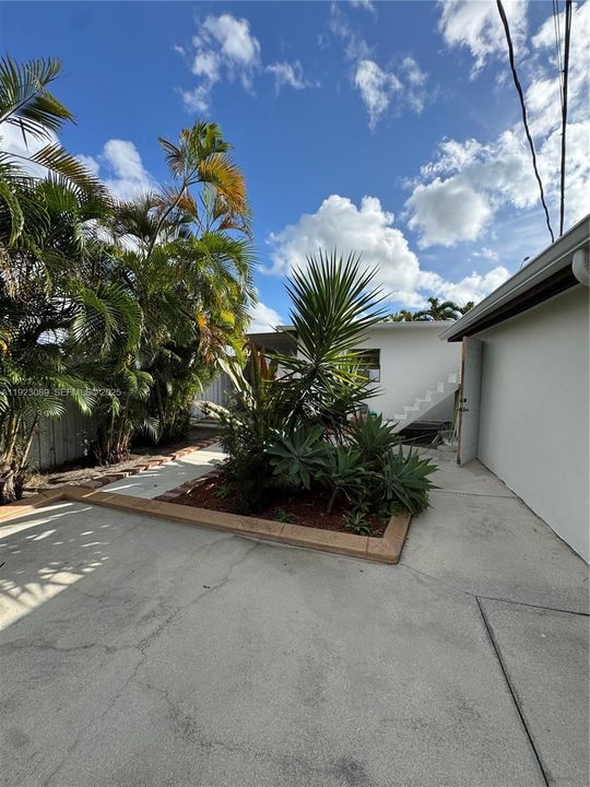 For Sale: $739,000 (5 beds, 6 baths, 2146 Square Feet)