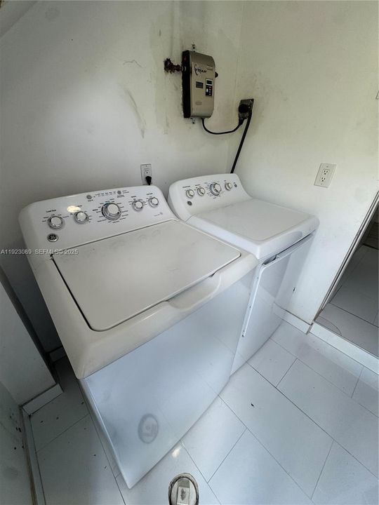 For Sale: $739,000 (5 beds, 6 baths, 2146 Square Feet)