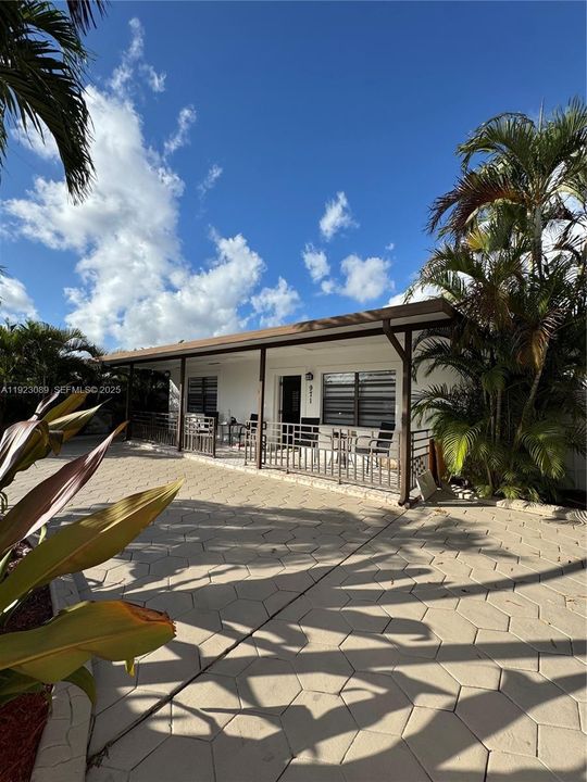 For Sale: $739,000 (5 beds, 6 baths, 2146 Square Feet)