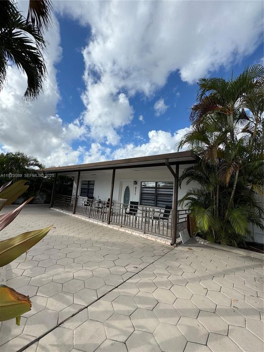 For Sale: $739,000 (5 beds, 6 baths, 2146 Square Feet)