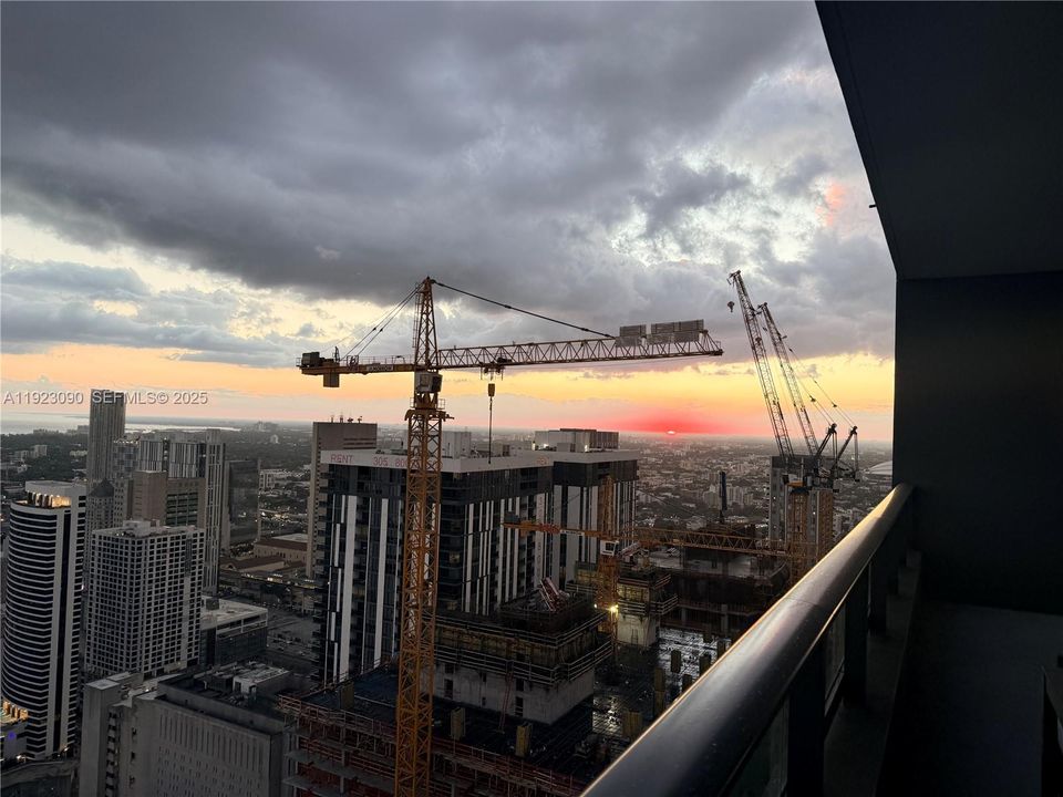 For Sale: $860,000 (2 beds, 2 baths, 837 Square Feet)