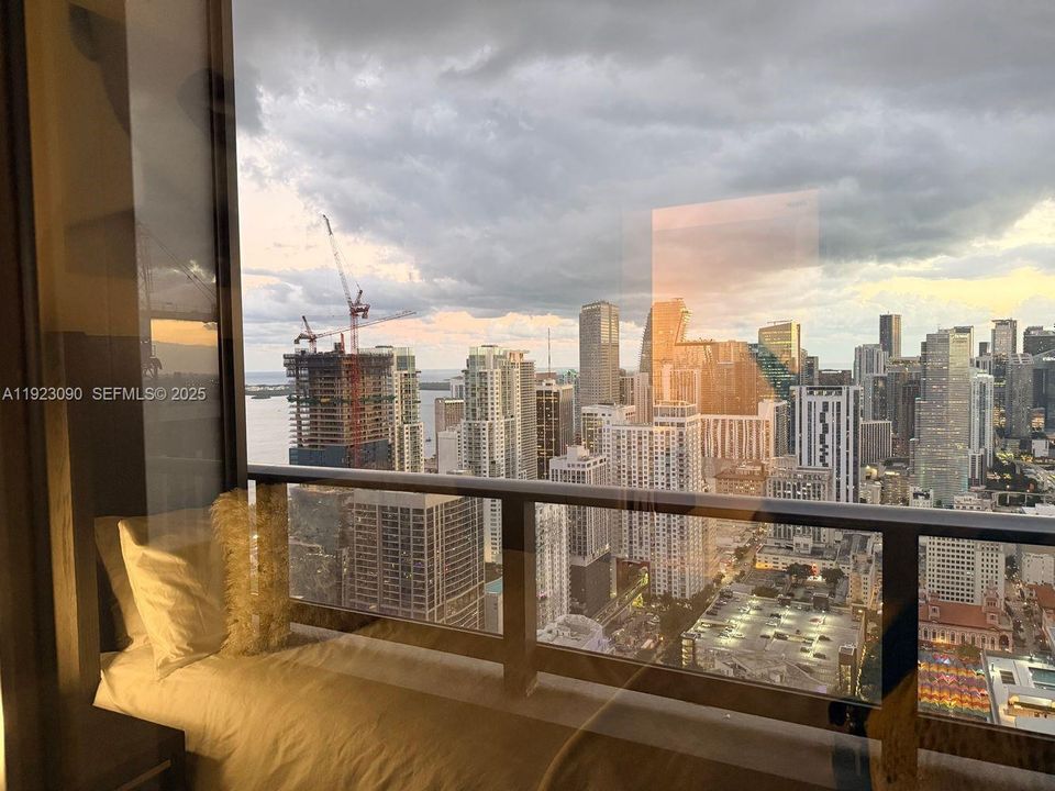 For Sale: $860,000 (2 beds, 2 baths, 837 Square Feet)