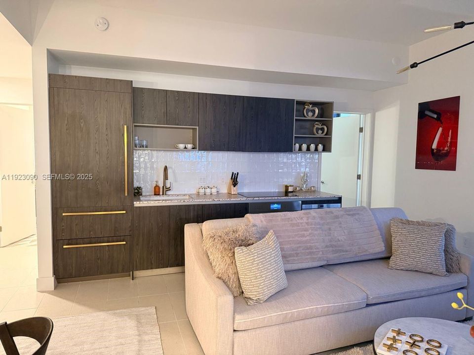 For Sale: $860,000 (2 beds, 2 baths, 837 Square Feet)