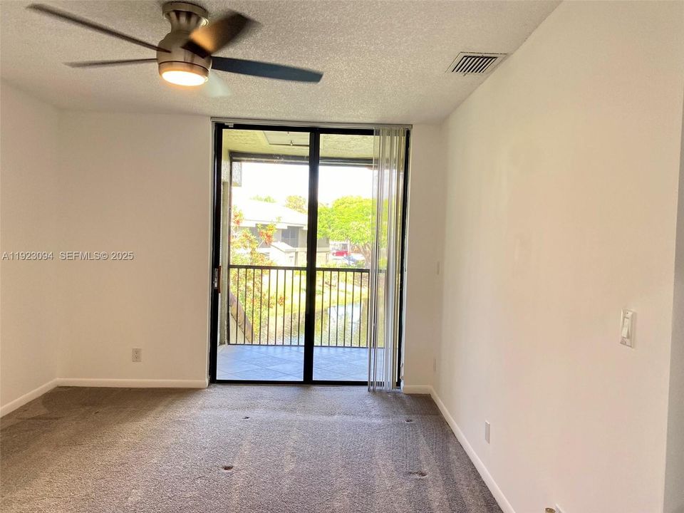 For Rent: $1,850 (1 beds, 1 baths, 718 Square Feet)