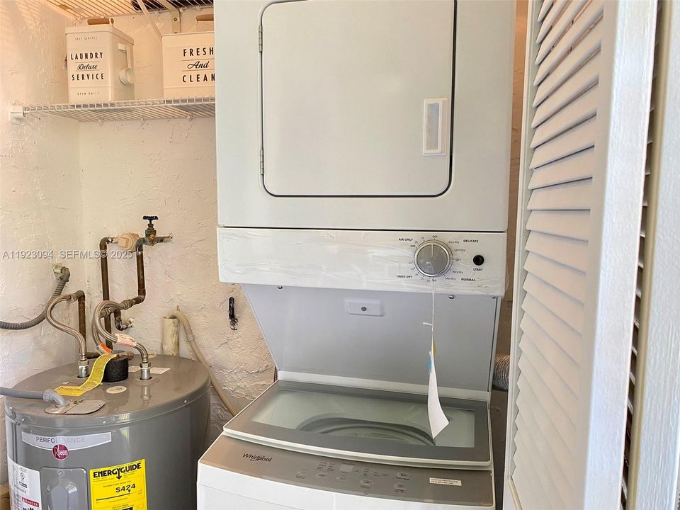 For Rent: $1,850 (1 beds, 1 baths, 718 Square Feet)