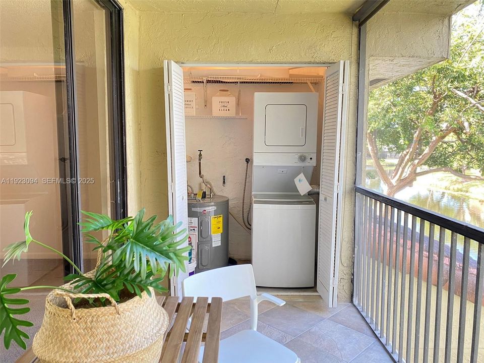 For Rent: $1,850 (1 beds, 1 baths, 718 Square Feet)