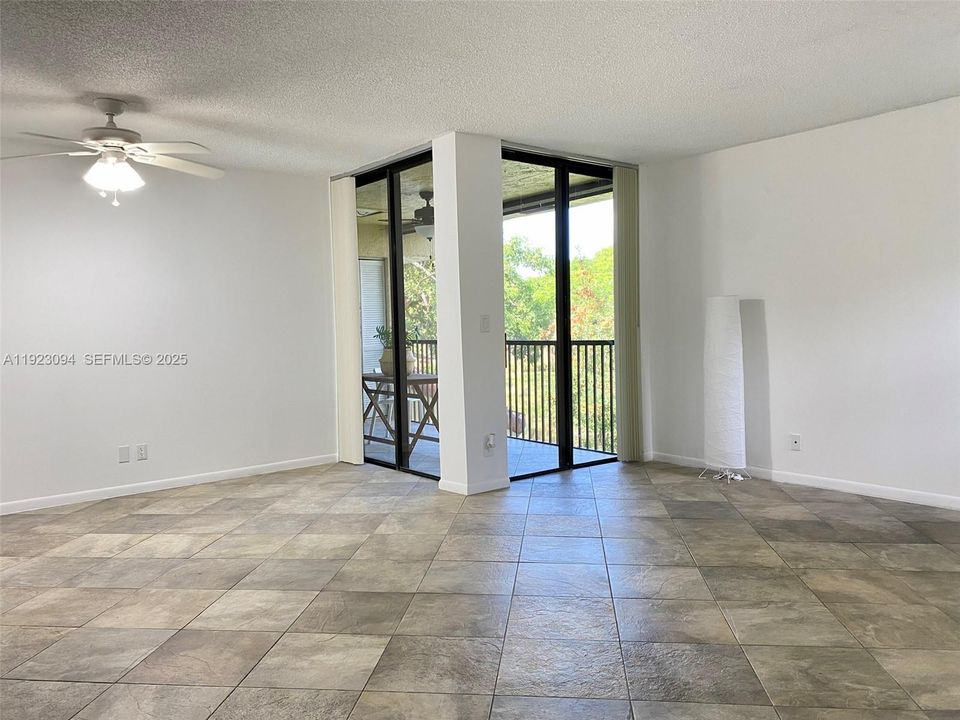 For Rent: $1,850 (1 beds, 1 baths, 718 Square Feet)