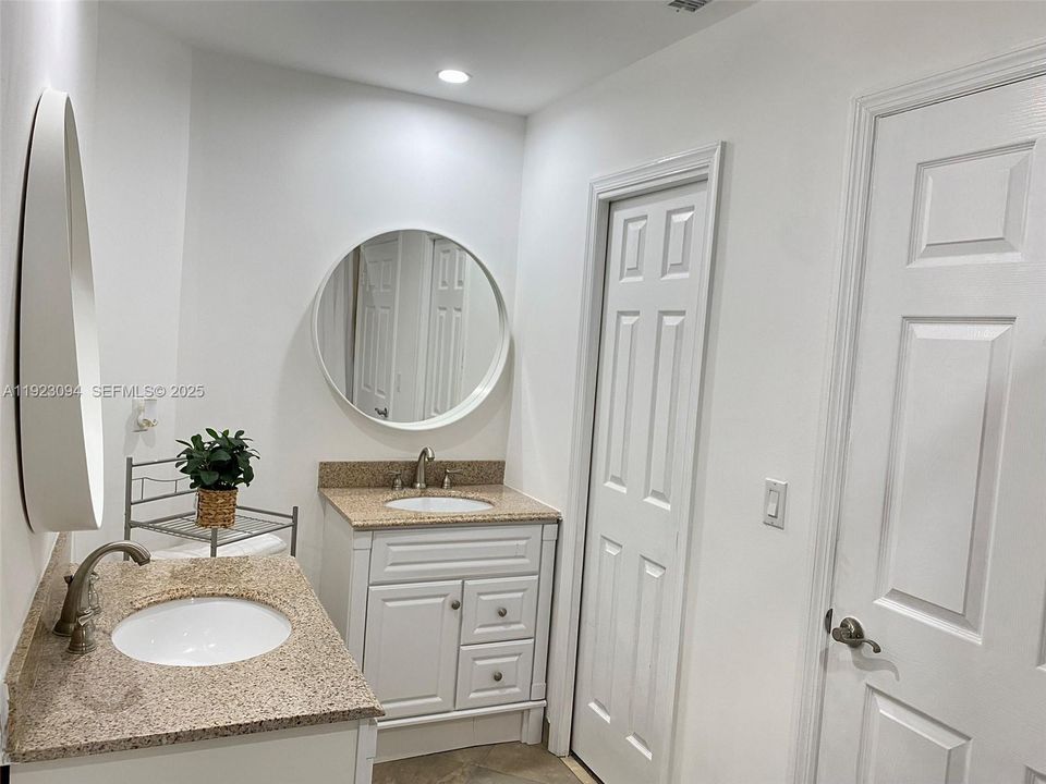 For Rent: $1,850 (1 beds, 1 baths, 718 Square Feet)