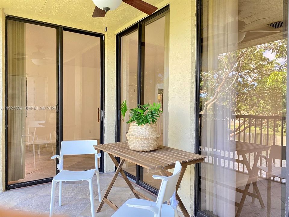 For Rent: $1,850 (1 beds, 1 baths, 718 Square Feet)