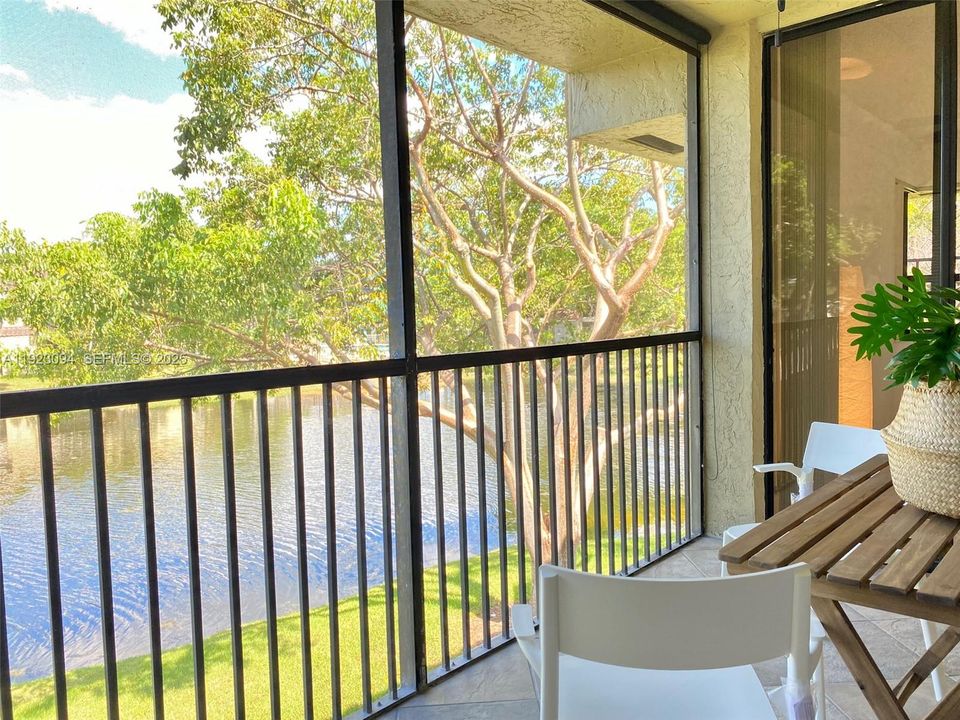 For Rent: $1,850 (1 beds, 1 baths, 718 Square Feet)