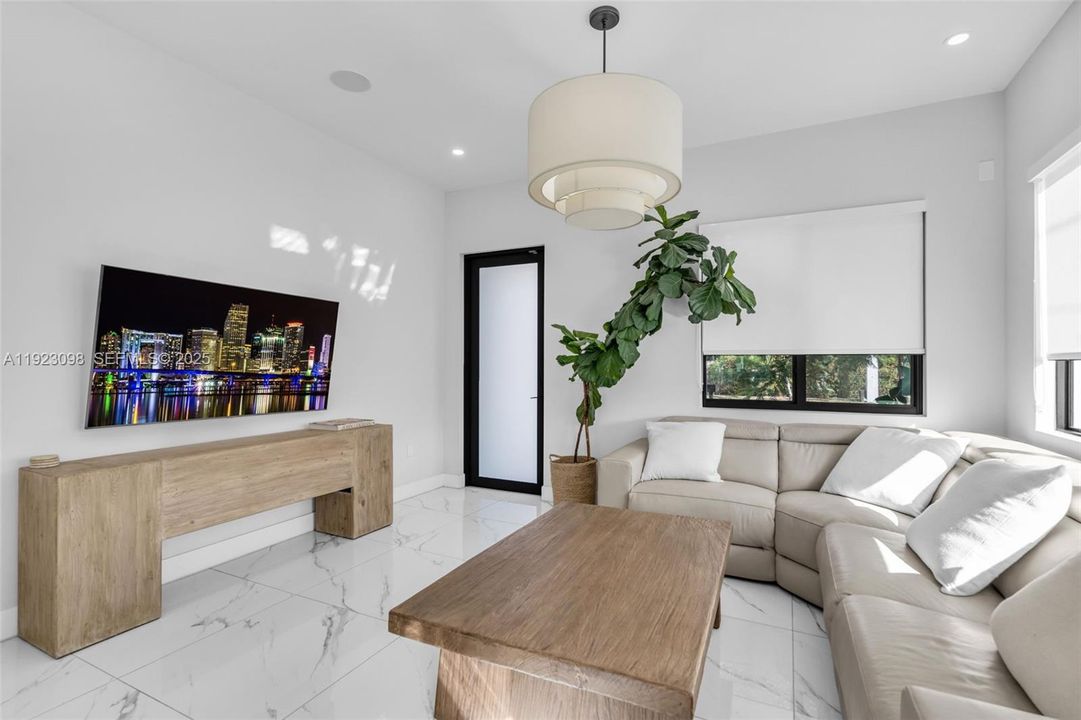 For Sale: $765,000 (4 beds, 2 baths, 1600 Square Feet)