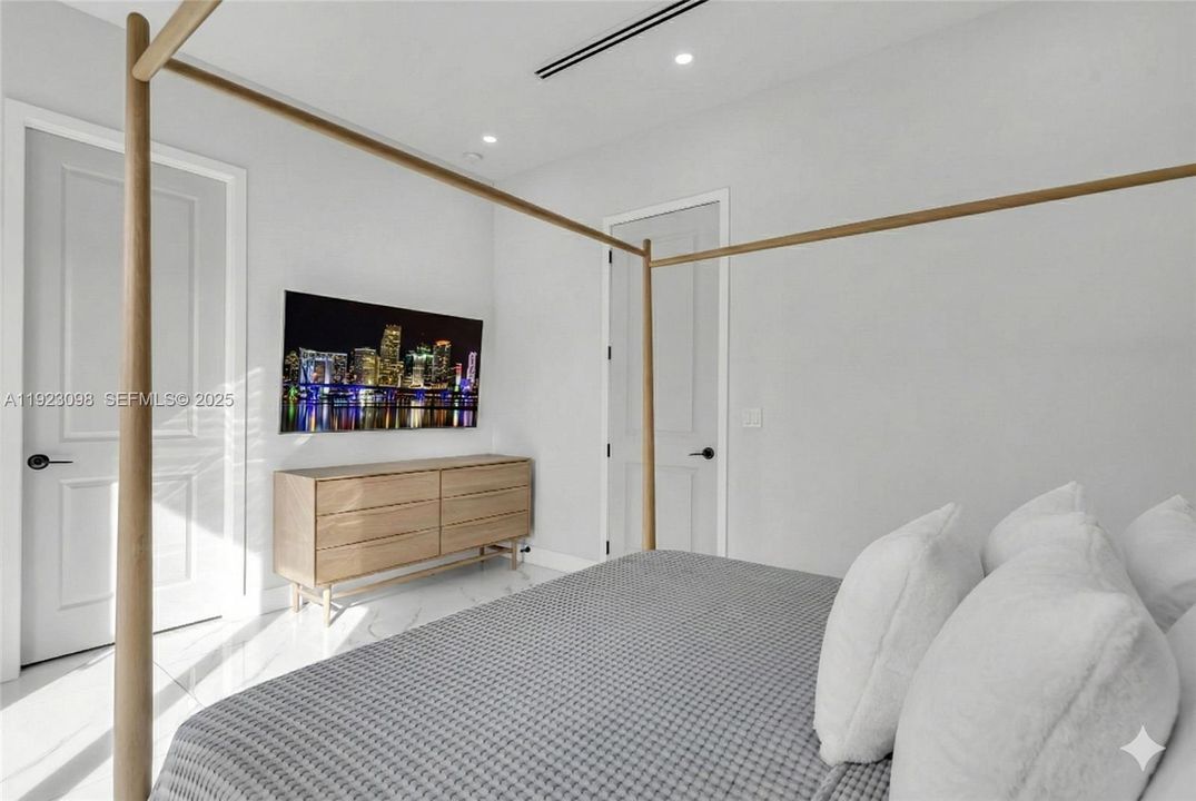 For Sale: $765,000 (4 beds, 2 baths, 1600 Square Feet)