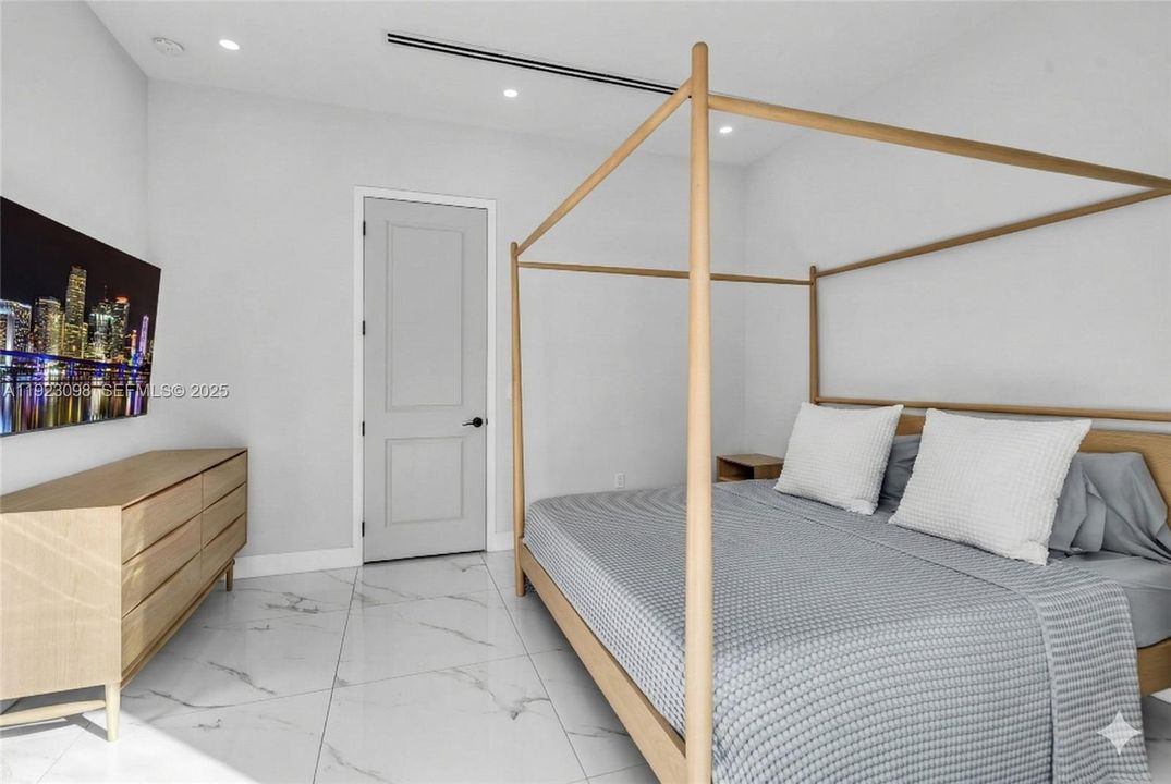 For Sale: $765,000 (4 beds, 2 baths, 1600 Square Feet)