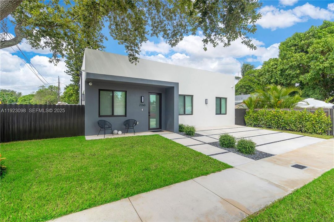 For Sale: $765,000 (4 beds, 2 baths, 1600 Square Feet)