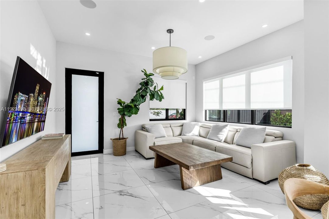 For Sale: $765,000 (4 beds, 2 baths, 1600 Square Feet)