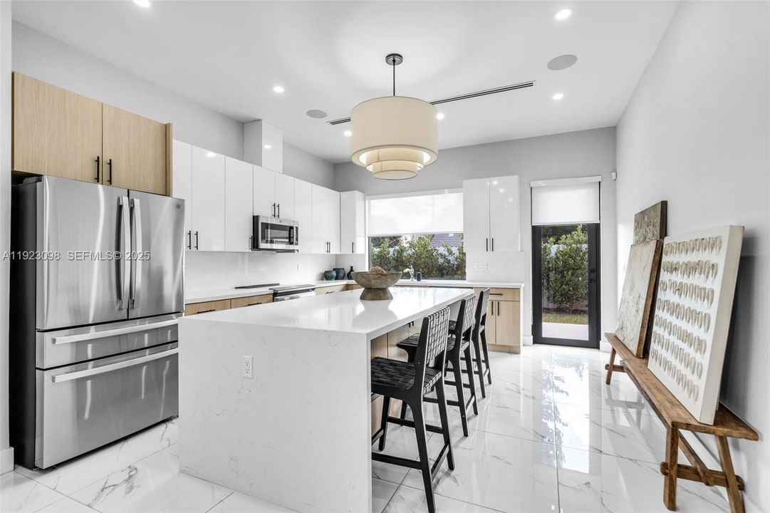 For Sale: $765,000 (4 beds, 2 baths, 1600 Square Feet)