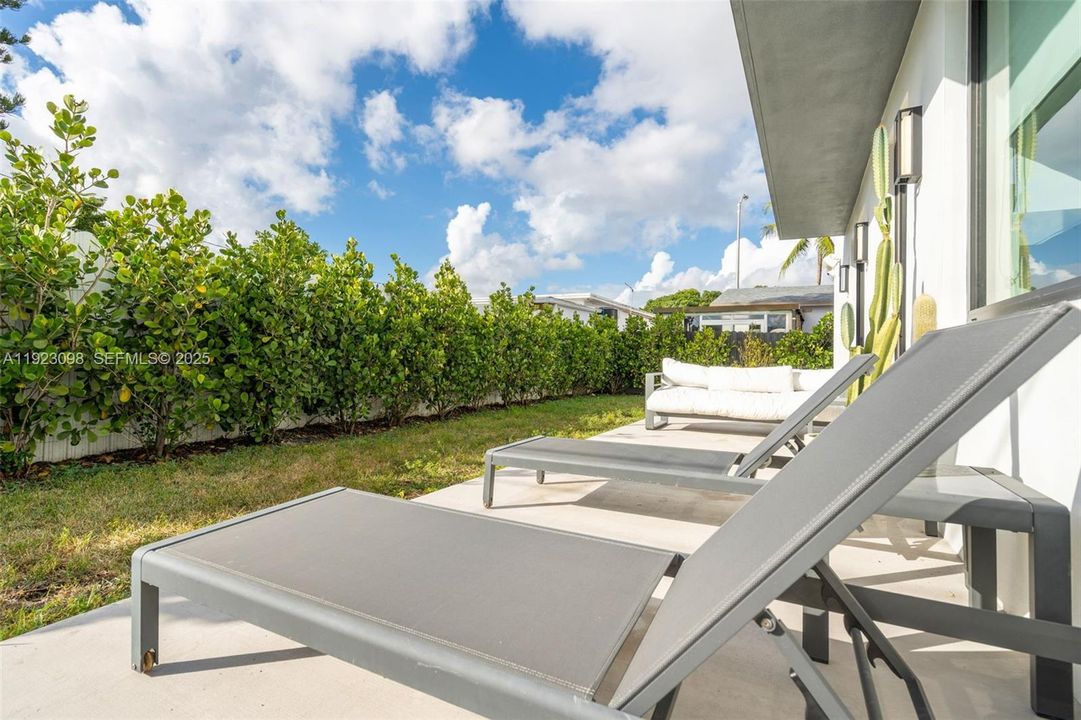 For Sale: $765,000 (4 beds, 2 baths, 1600 Square Feet)